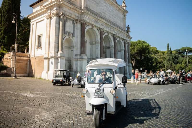 Rome : 2 heures de Vip Tuk-tuk avec prise en charge à l'hôtel et Prosecco