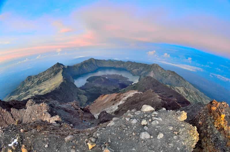 Trek de 2 jours et 1 nuit au sommet du mont Rinjani avec un petit groupe