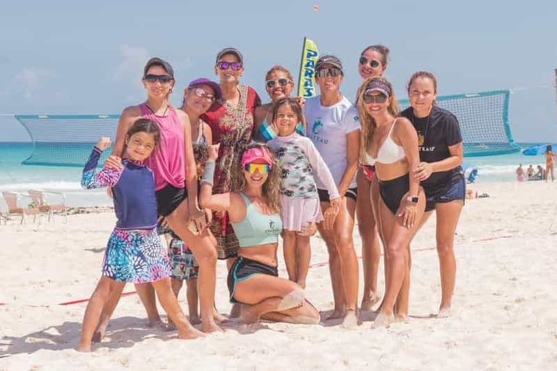 Billet Cancun : Journée de jeux de tennis sur la plage avec la communauté locale