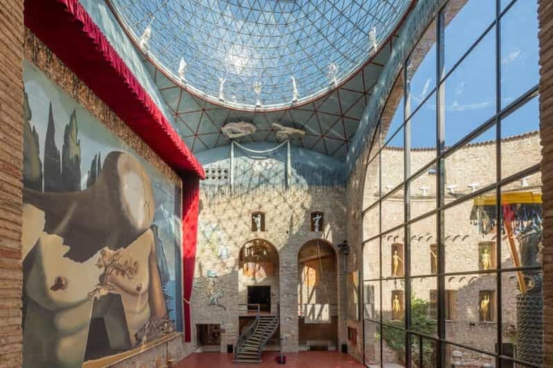 Figueres : visite guidée du théâtre-musée Dalí avec billets