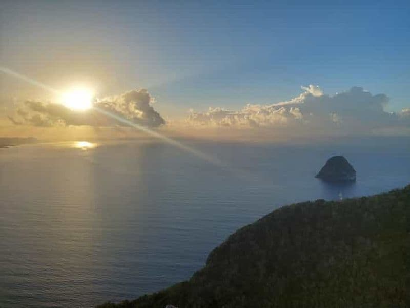L'aube des sommets : randonnée et petit-déjeuner face au soleil