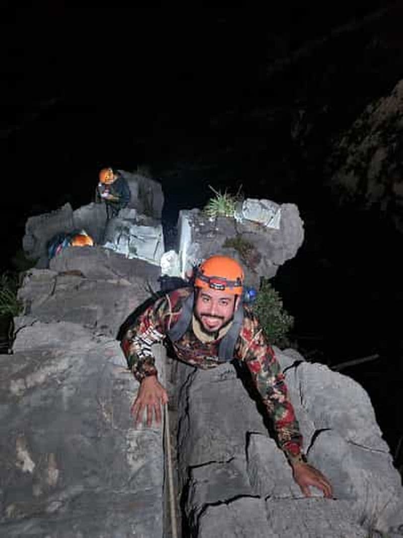 PicoLicos : Escalade, descente en rappel sur une paroi de 50 mètres.