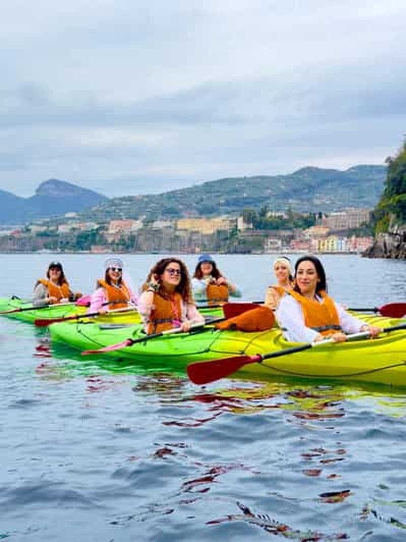 Sorrente : visite guidée en kayak avec 1 heure de paddleboard gratuite