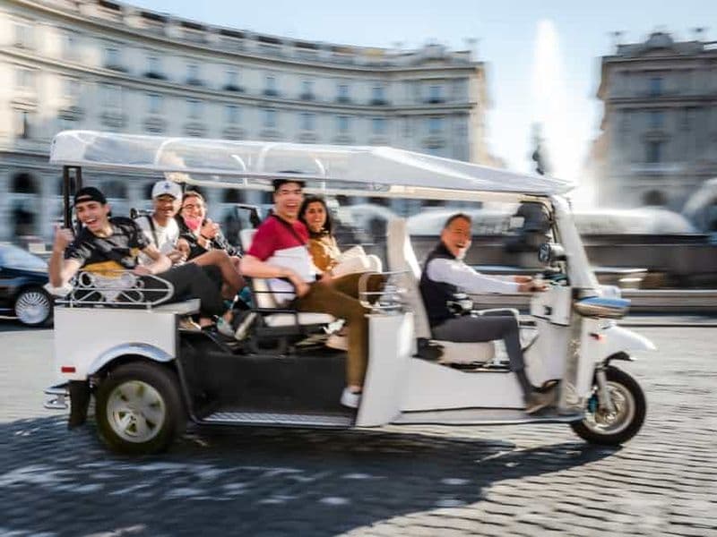 Billet Rome : Tour de ville privé en tuk tuk électrique