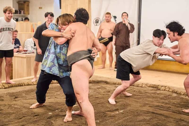 Billet Sumo à Tokyo : chanko et mochi avec un ancien lutteur