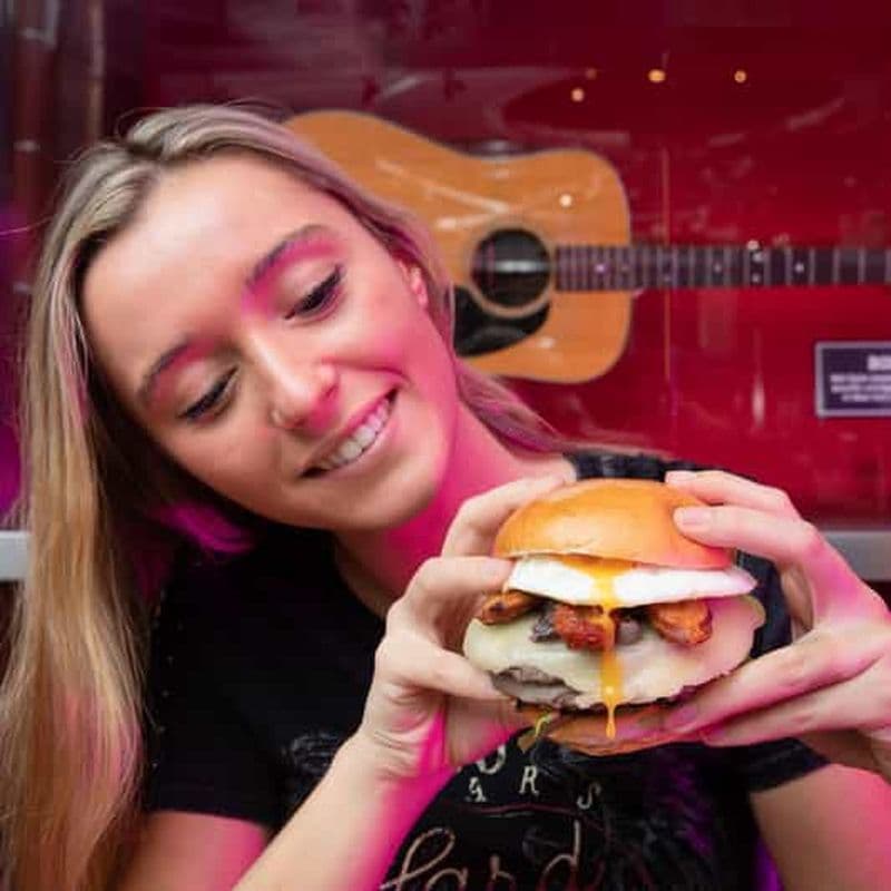 Varsovie : Combo Messi au Hard Rock Cafe avec coupe-file