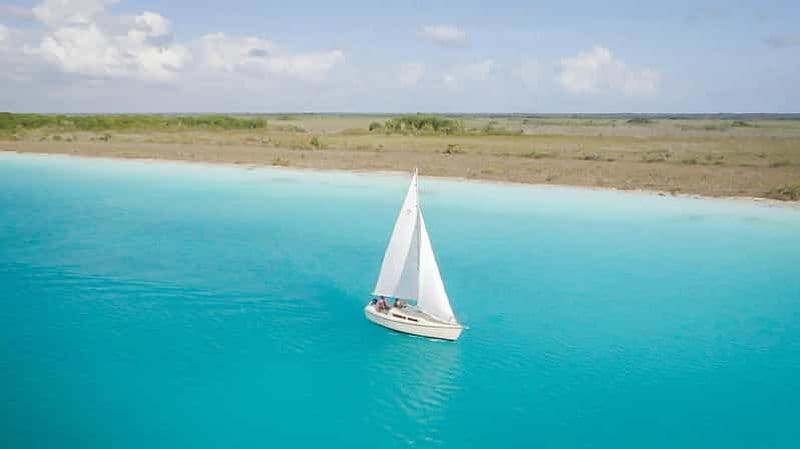 Bacalar : Excursion en voilier en groupe avec baignade et boissons