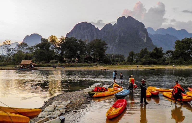 Vang Vieng : tyrolienne, kayak, karting