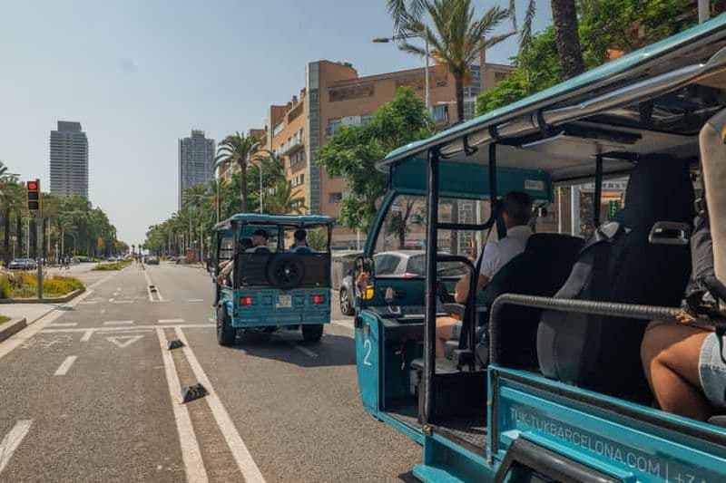 Barcelone : visite privée en tuk-tuk des sites incontournables de la ville