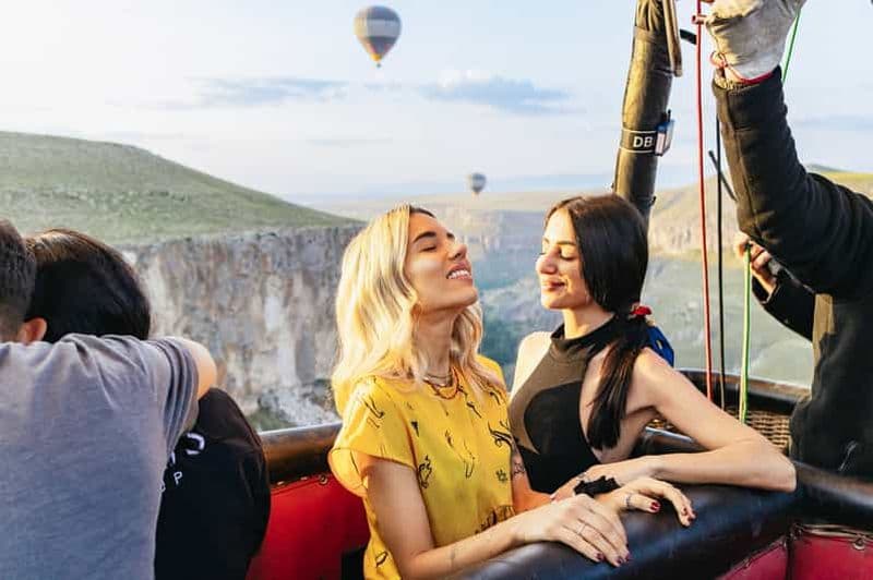 Au départ d'Istanbul : Circuit de 3 jours en Cappadoce avec vol en montgolfière