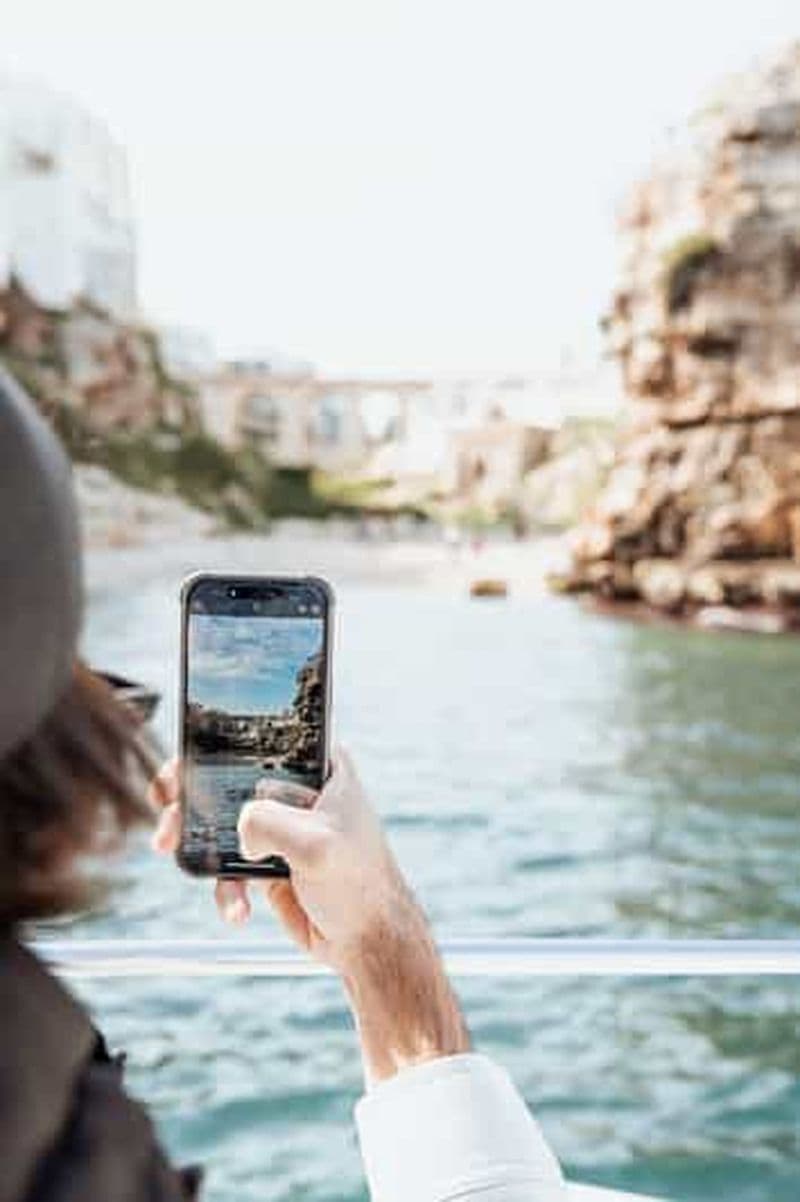 Polignano tra Onde e Nuvole: L'Esperienza Completa in Barca e Parasailing