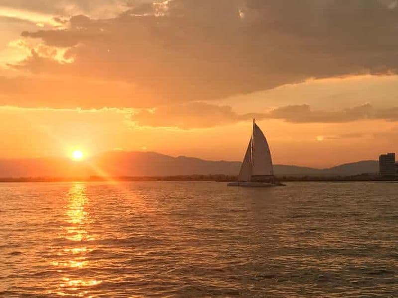 Palma de Mallorca : Excursion en catamaran au coucher du soleil avec boisson