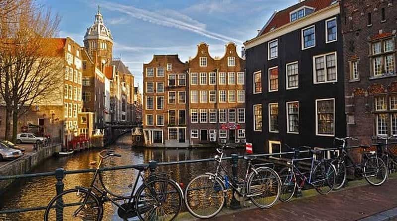 Au départ de Bruxelles : Excursion d'une journée à Amsterdam avec croisière sur les canaux