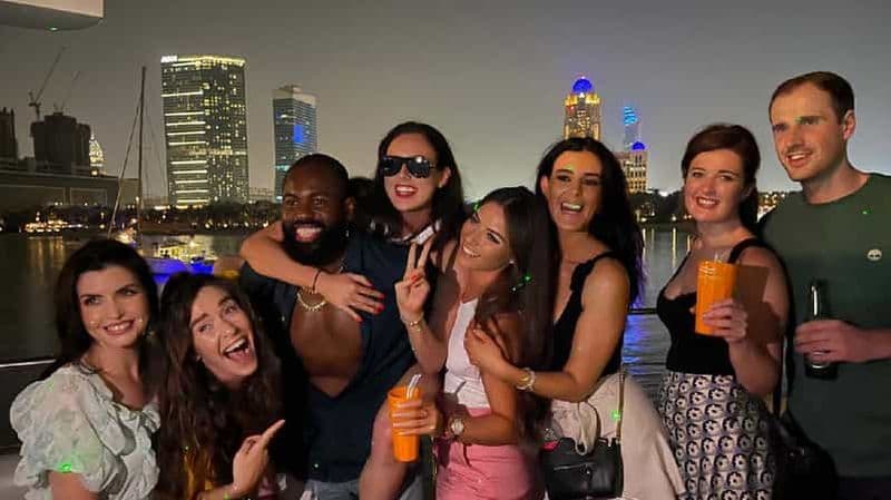 Dubaï : soirée sur un yacht de luxe avec barbecue, open bar et DJ