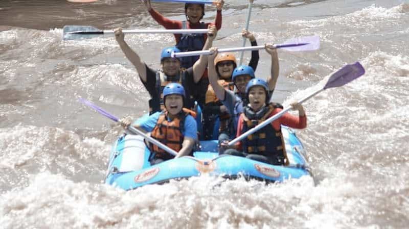 Aventure ultime : rafting en eaux vives et excursion en Jeep au Merapi