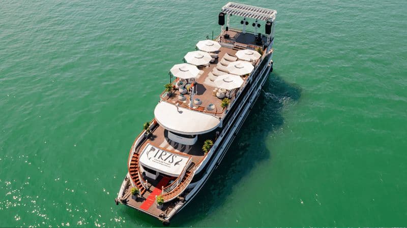 Billet Excursion d'une journée dans la baie d'Halong : Best seller IRIS CRUISE avec orchestre