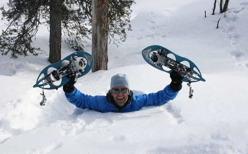 Kiruna : Randonnée en raquettes avec chasse aux aurores et boisson chaude