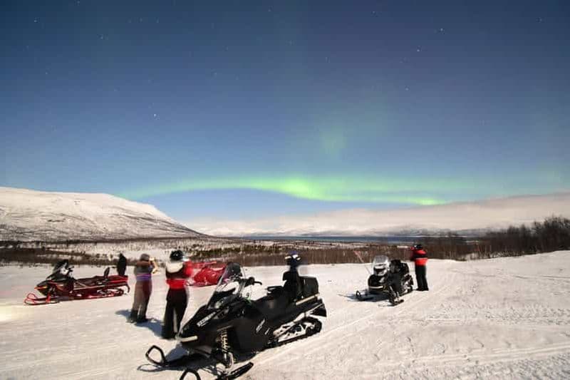 Abisko : Chasse aux aurores en motoneige