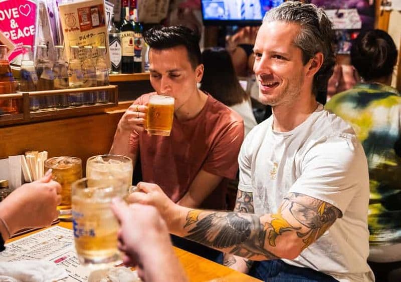 Tokyo : Découvrez la vie nocturne de Shinjuku avec karaoké et tournée des bars