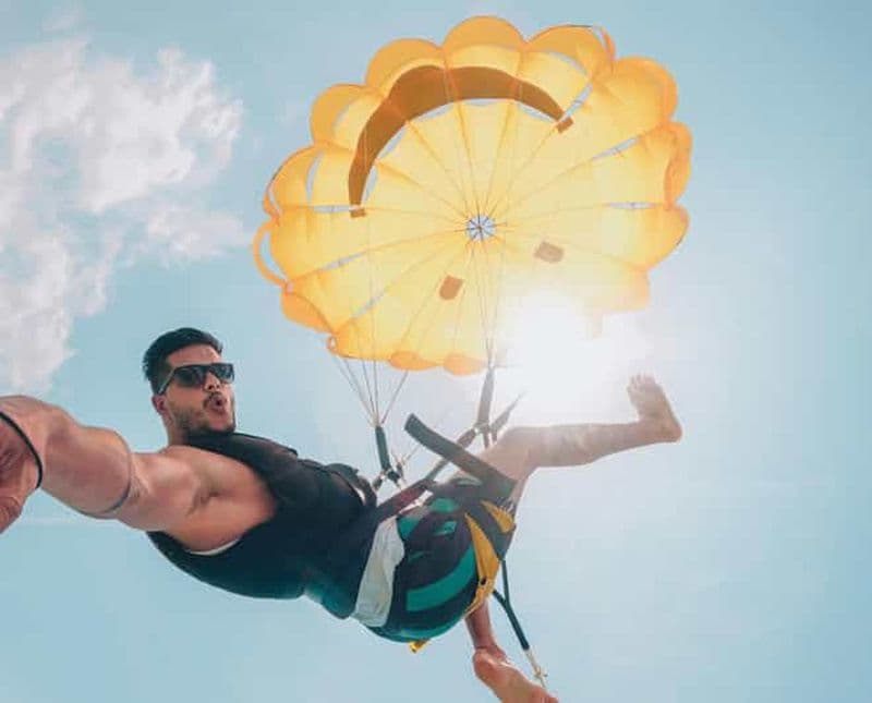Pattaya : Excursion à Koh Larn avec parachute ascensionnel et déjeuner
