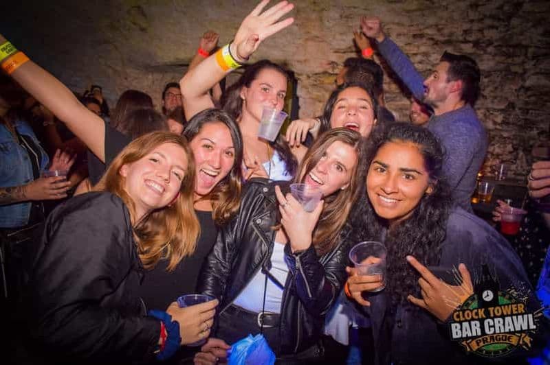 Prague : tournée des bars de la tour de l'horloge se terminant dans la plus grande boîte de nuit