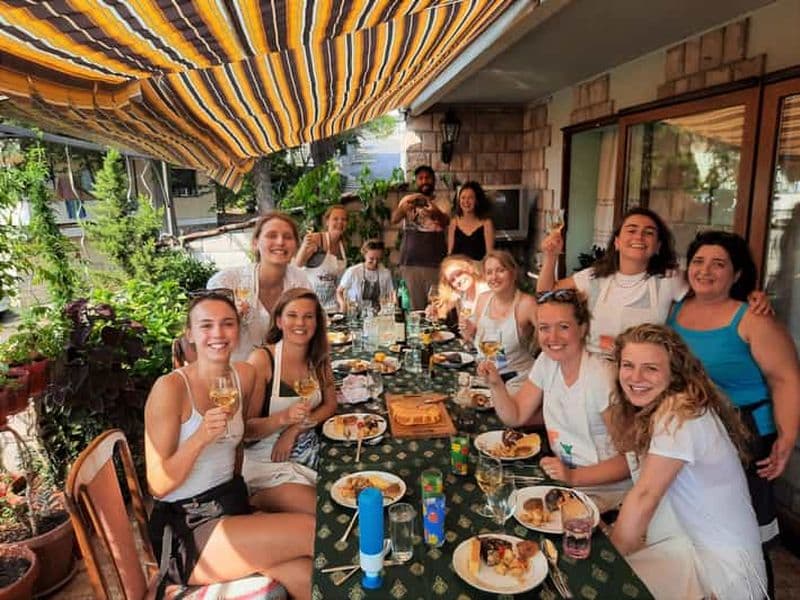 Kotor : Cours de cuisine chez l'habitant et visite à pied de la vieille ville.