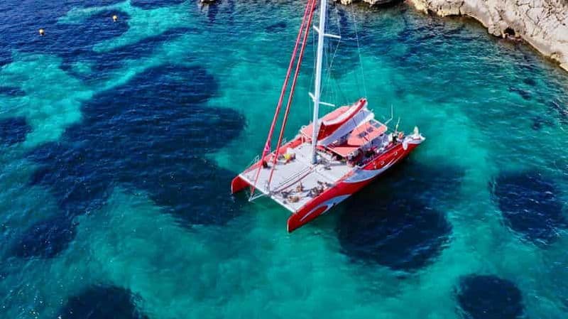 Marseille : Croisière en catamaran dans les Calanques avec déjeuner et vin
