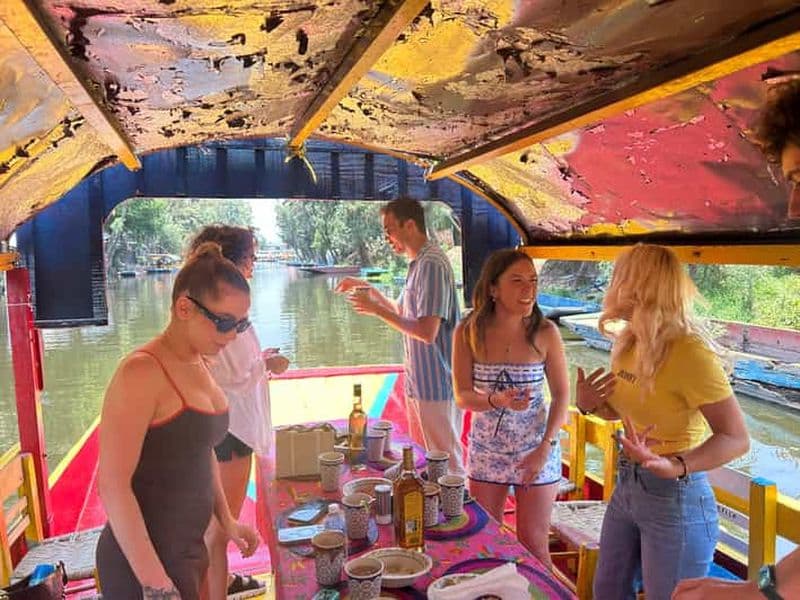 Xochimilco : Fiesta mexicaine avec boissons à volonté