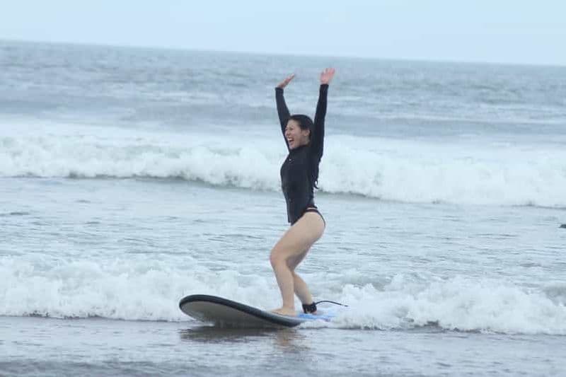 Bali : Leçon de surf sur la plage de Seminyak pour les débutants