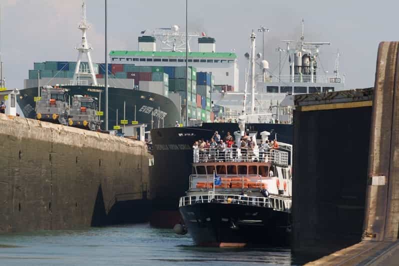 Panama : Croisière guidée vers le nord sur le canal de Panama
