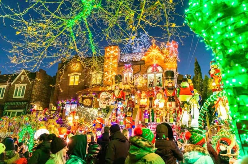 Depuis Manhattan : visite en bus de 4 heures des illuminations de Noël de Dyker Heights