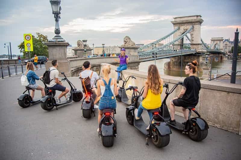 Budapest : E-Scooter Top Sights Tour avec le Bastion des Pêcheurs