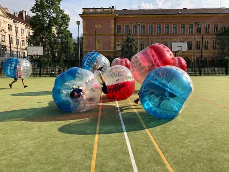 Billet Prague : Football à bulles dans le centre ville de Prague