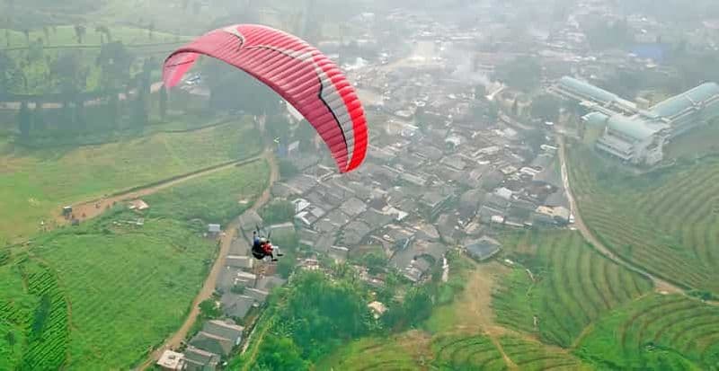 Jakarta : Parapente au sommet de la montagne et plantation de thé