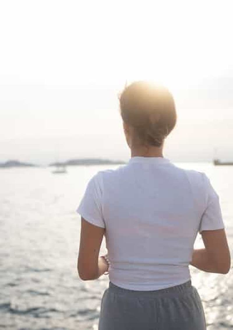 Billet Marseille : Séance de yoga matinale au bord de la mer Méditerranée