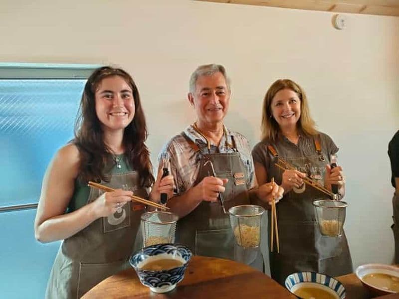 Tokyo : Cours de cuisine de ramen et de gyoza avec un chef (option végane disponible)