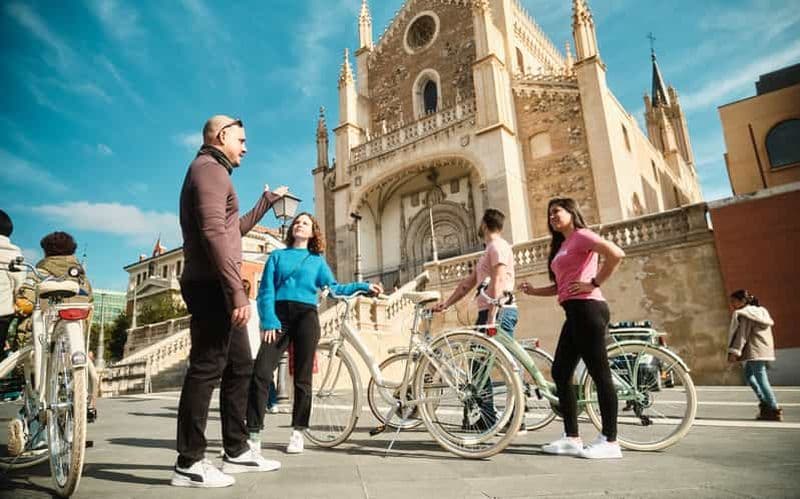 Madrid : visite à vélo vintage des temps forts de la ville (petit groupe)