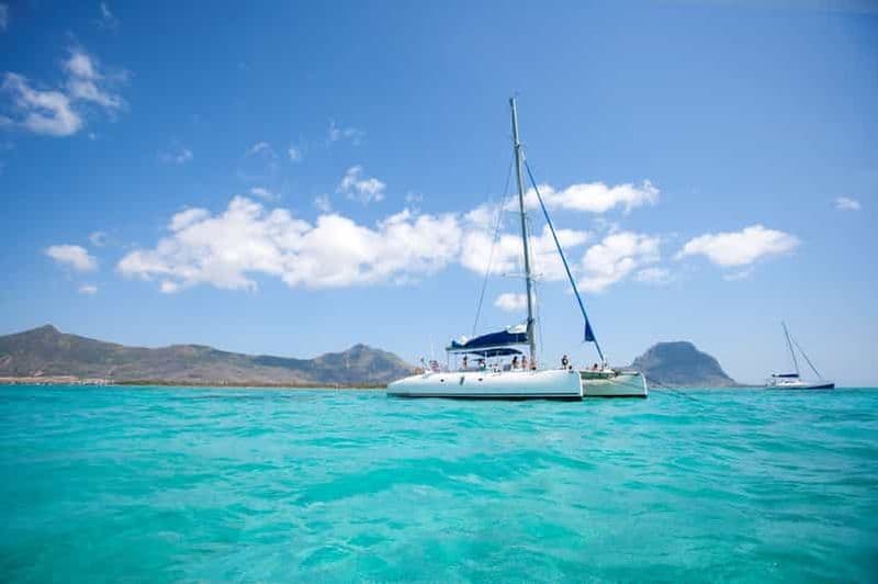 Grand Baie : Croisière en catamaran dans les 3 îles et déjeuner sur l'île