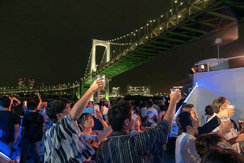 Billet Tokyo : Fête sur un bateau avec DJ en direct et boissons