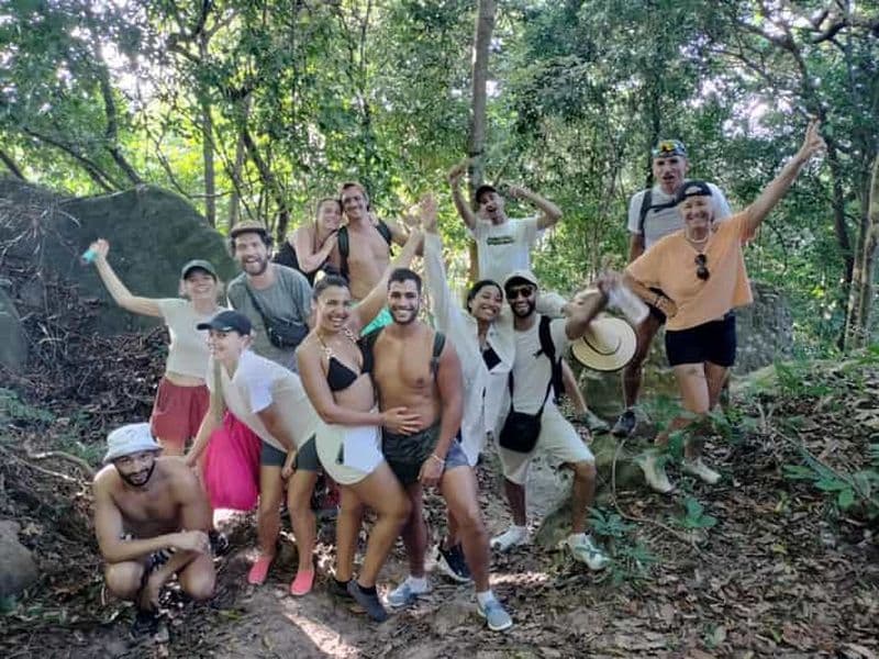 Phi Phi : Randonnée guidée dans la jungle et baignade nocturne avec le plancton