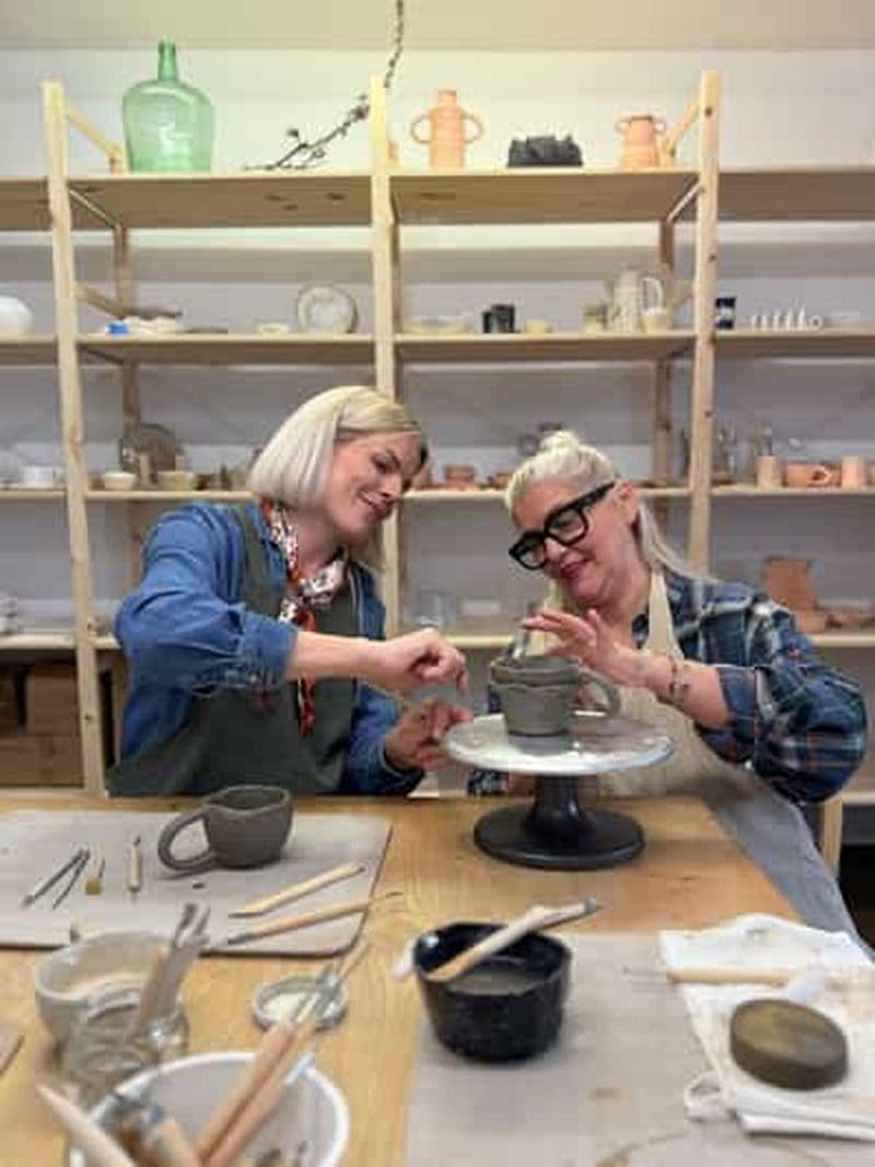 Cours de poterie à Eastbourne avec vin