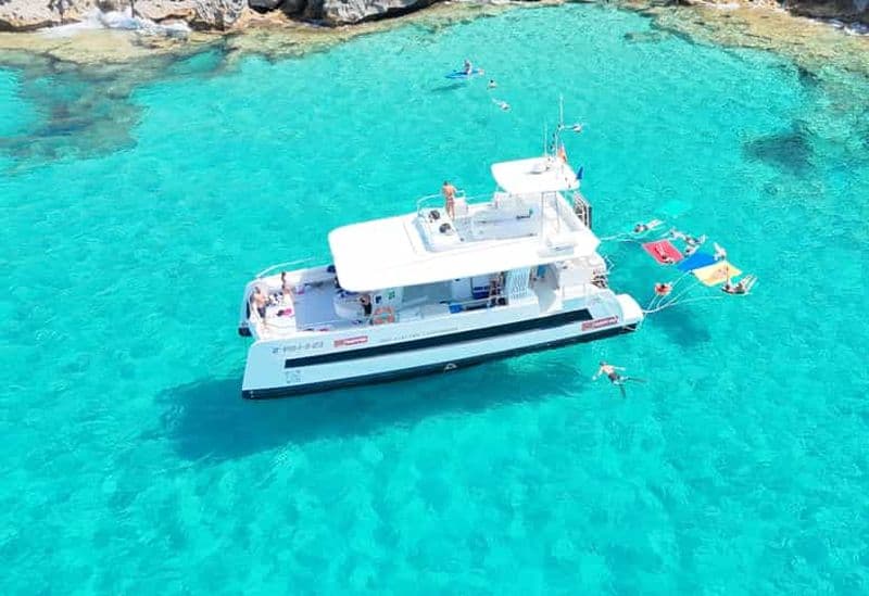 Palma : Catamaran de luxe avec collations, boissons, SUP et plongée en apnée