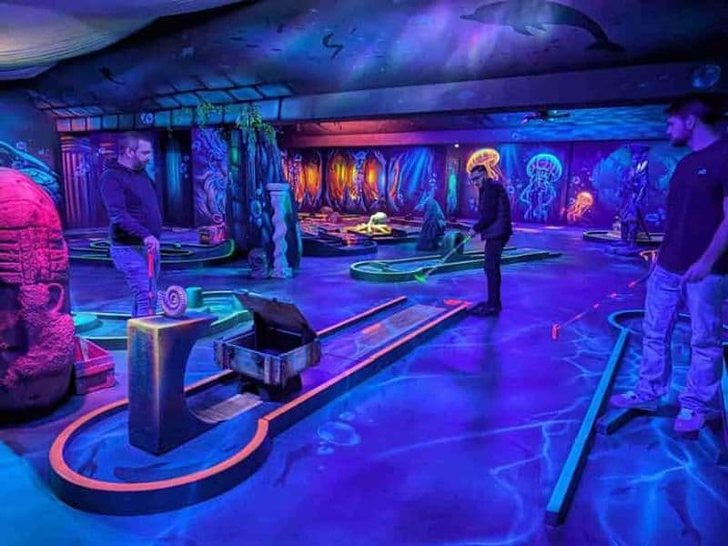 Paris: Unique Fluorescent Mini-Golf Experience near Bercy