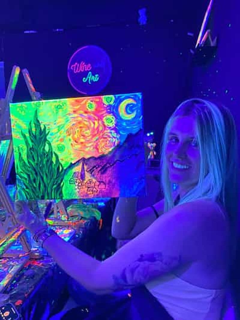 Billet Barcelone : Atelier de peinture fluorescente et de vin