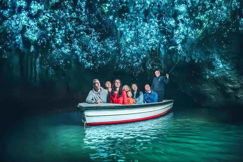 Billet Waitomo : visite guidée des grottes aux vers luisants en bateau