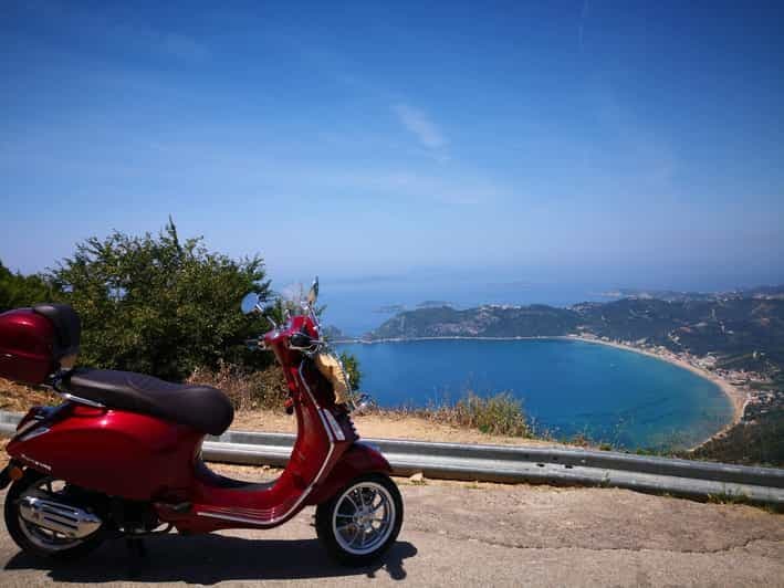 Corfou : visite d'une demi-journée en scooter avec dégustation de vin et d'huile d'olive