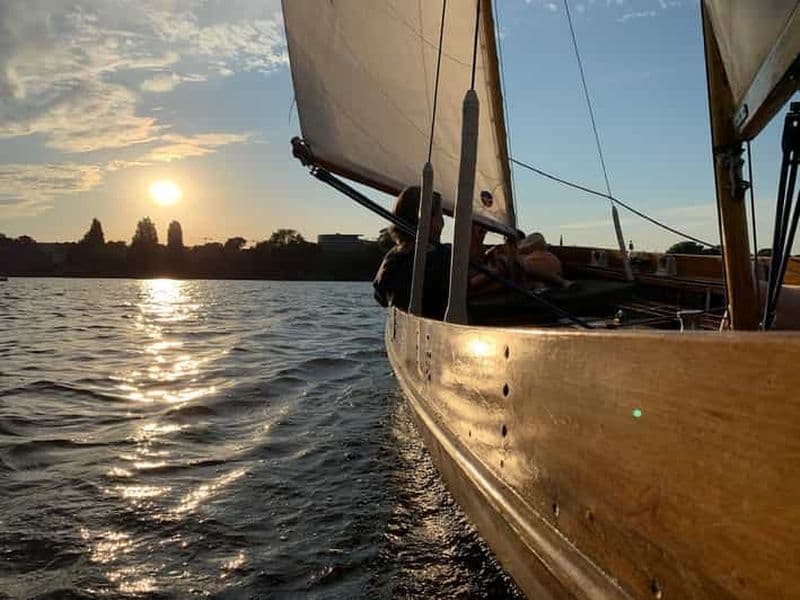 Billet Hambourg : Excursion en bateau à voile sur l'Alster avec coucher de soleil