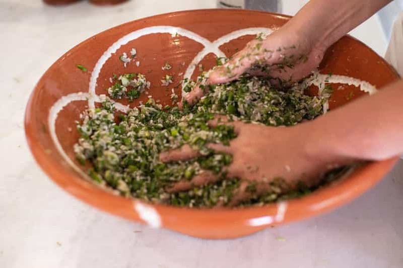 Billet Cours de cuisine grecque avec un chef local, vin et repas à Drios
