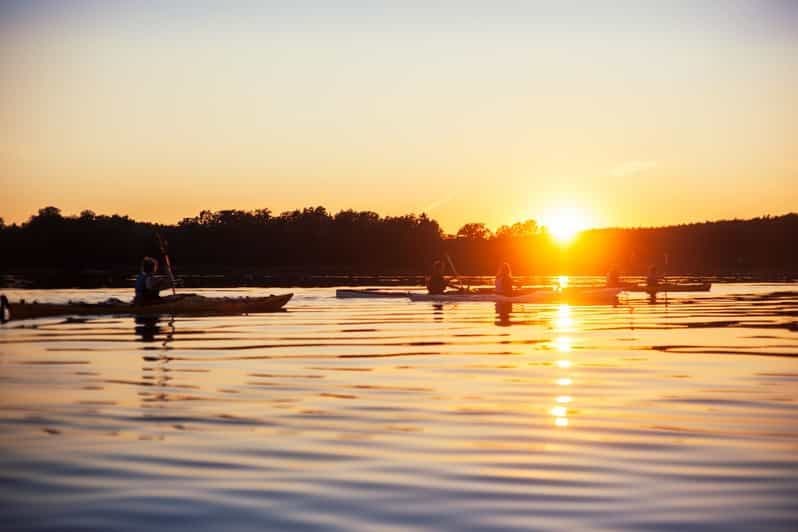 Stockholm : Kayak sur l'archipel du coucher du soleil et toast sur l'eau