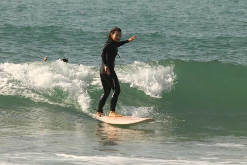 Agadir : Leçon de surf sur la plage de Taghazout avec déjeuner et transfert